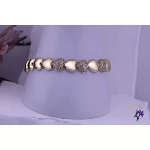 Hanka goldfilled szivekből álló karkötő középen három cirkónia köves-14K 