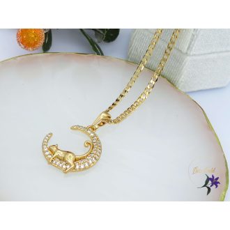 Hold cica alakkal medálos nyaklánc -18K 