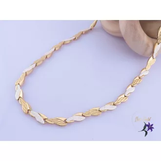   Kivi antiallergén 50 cm hosszú leveles nyaklánc-multikolor -14K 