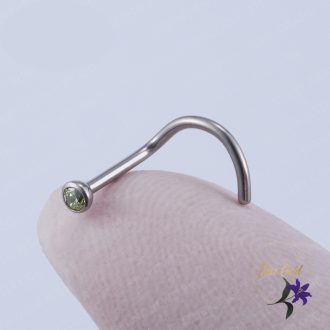 Titanium orr piercing süllyesztett kövel-rodium
